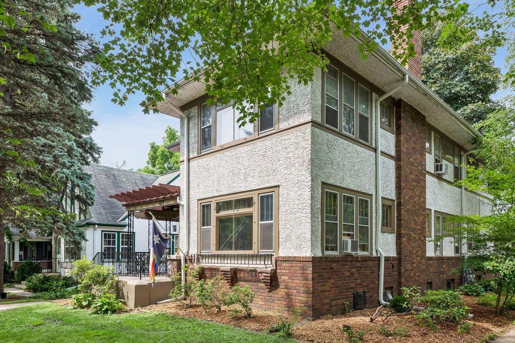 Photo of 629 Lexington Parkway N, Saint Paul, MN 55104 (MLS # 7104108)