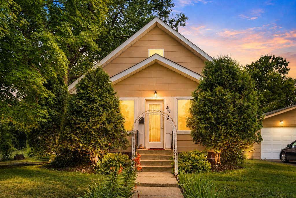 Photo of 901 3rd Street NW, Faribault, MN 55021 (MLS # 7020930)