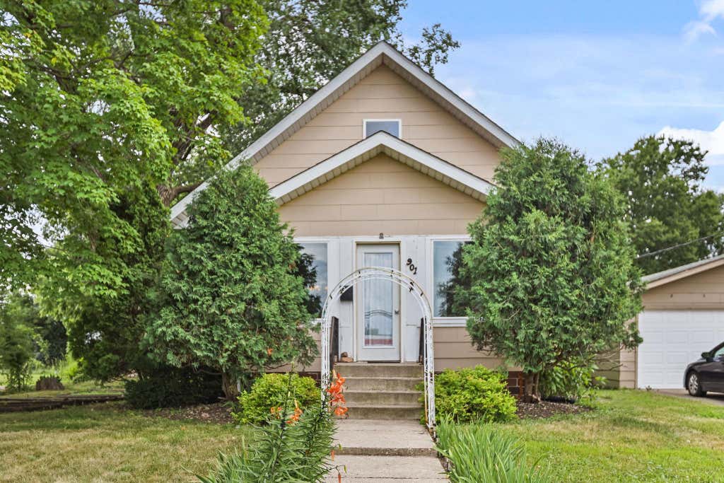 Photo of 901 3rd Street NW, Faribault, MN 55021 (MLS # 7020930)