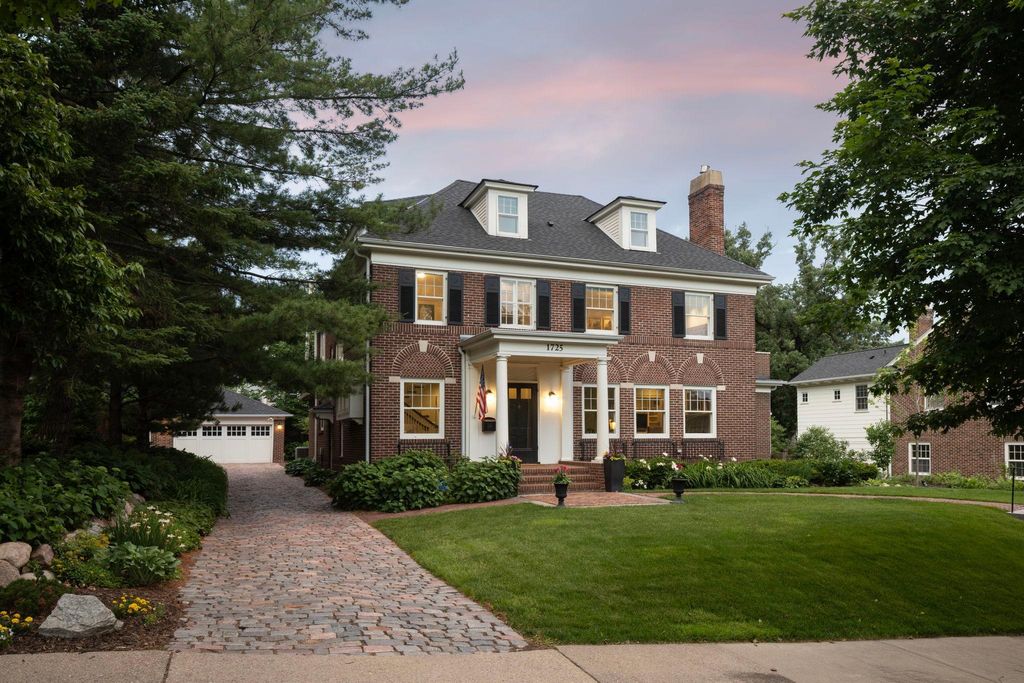 Photo of 1725 Knox Avenue S, Minneapolis, MN 55403 (MLS # 6734999)