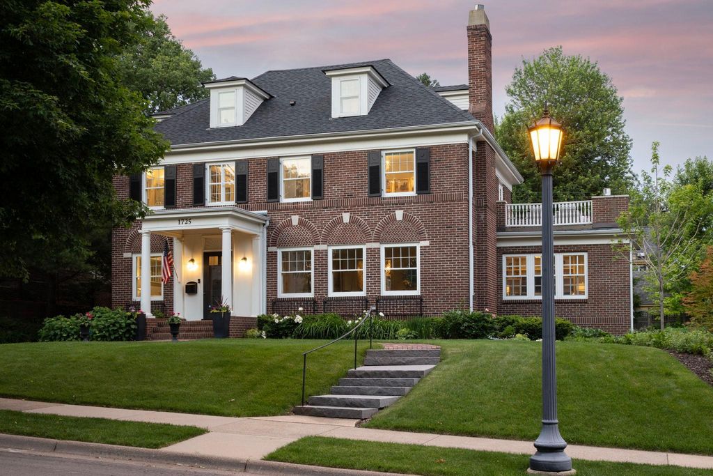 Photo of 1725 Knox Avenue S, Minneapolis, MN 55403 (MLS # 6734999)