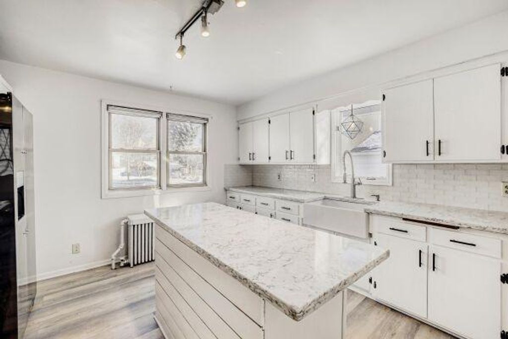 Photo of 924 Farrington Street, Saint Paul, MN 55117 (MLS # 7014243)