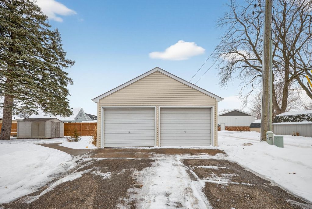 Photo of 827 N Garden Street, Lake City, MN 55041 (MLS # 7002589)