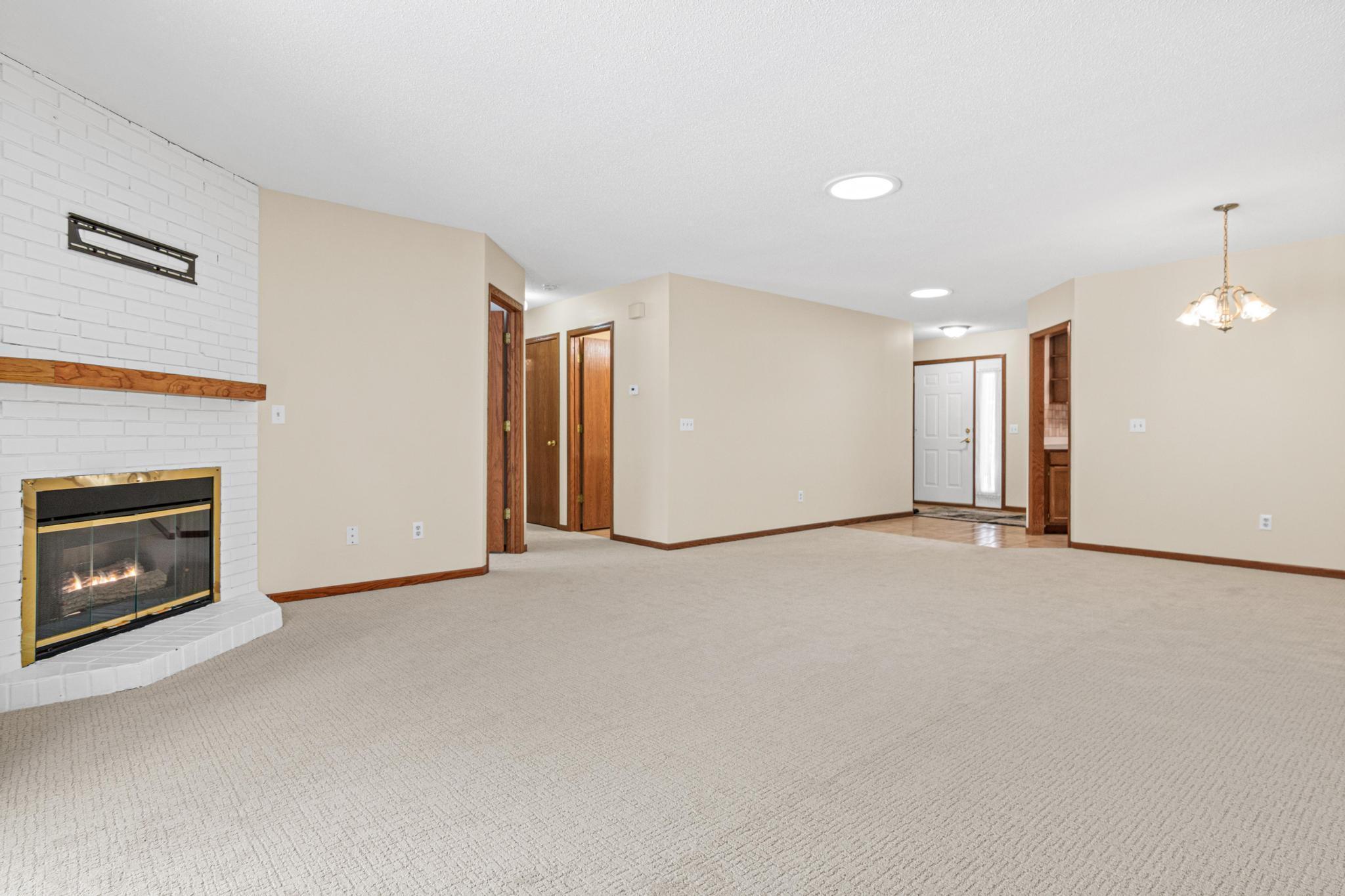 1220 Ravenswood Court