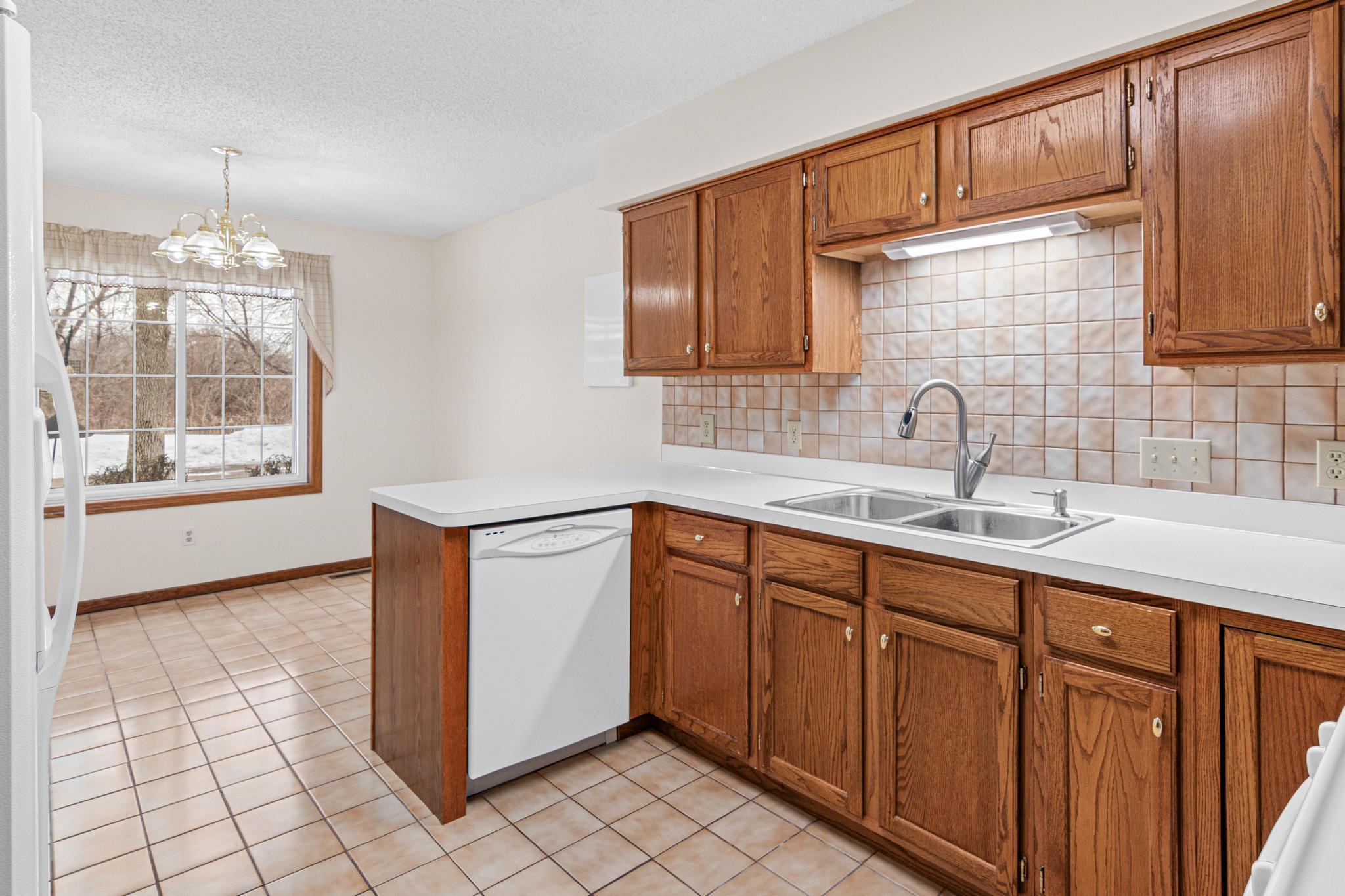 1220 Ravenswood Court