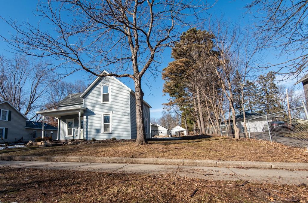 Photo of 522 6th Street W, Hastings, MN 55033 (MLS # 7022428)