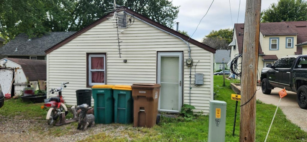 Photo of 410 Saint Peter Avenue, Albert Lea, MN 56007 (MLS # 7143762)