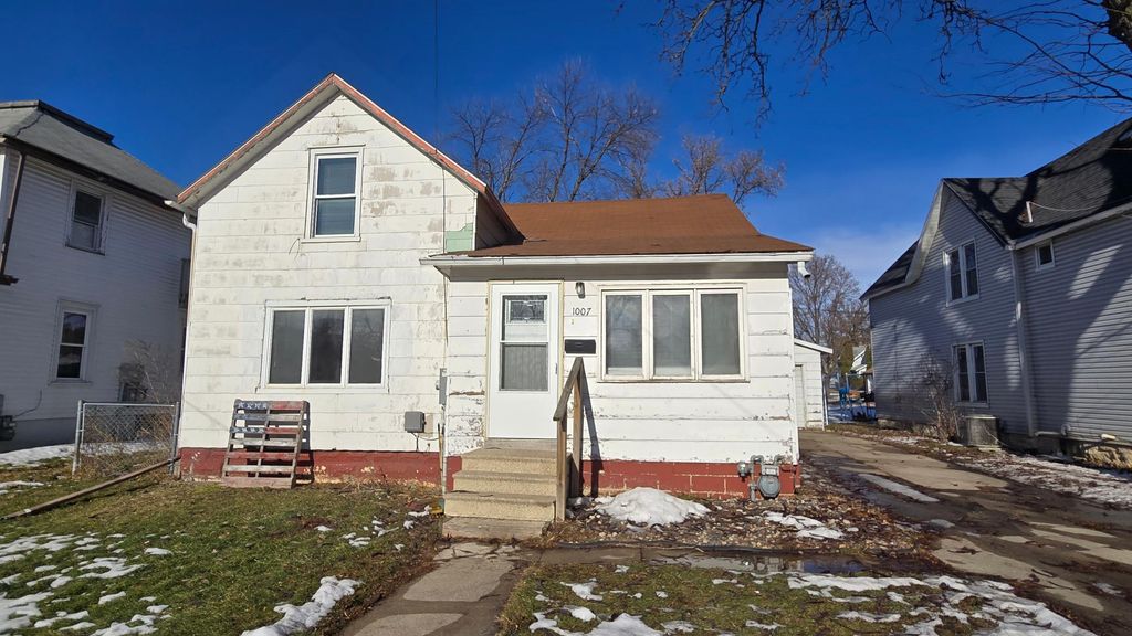 Photo of 1007 7th Avenue NE, Austin, MN 55912 (MLS # 7002255)