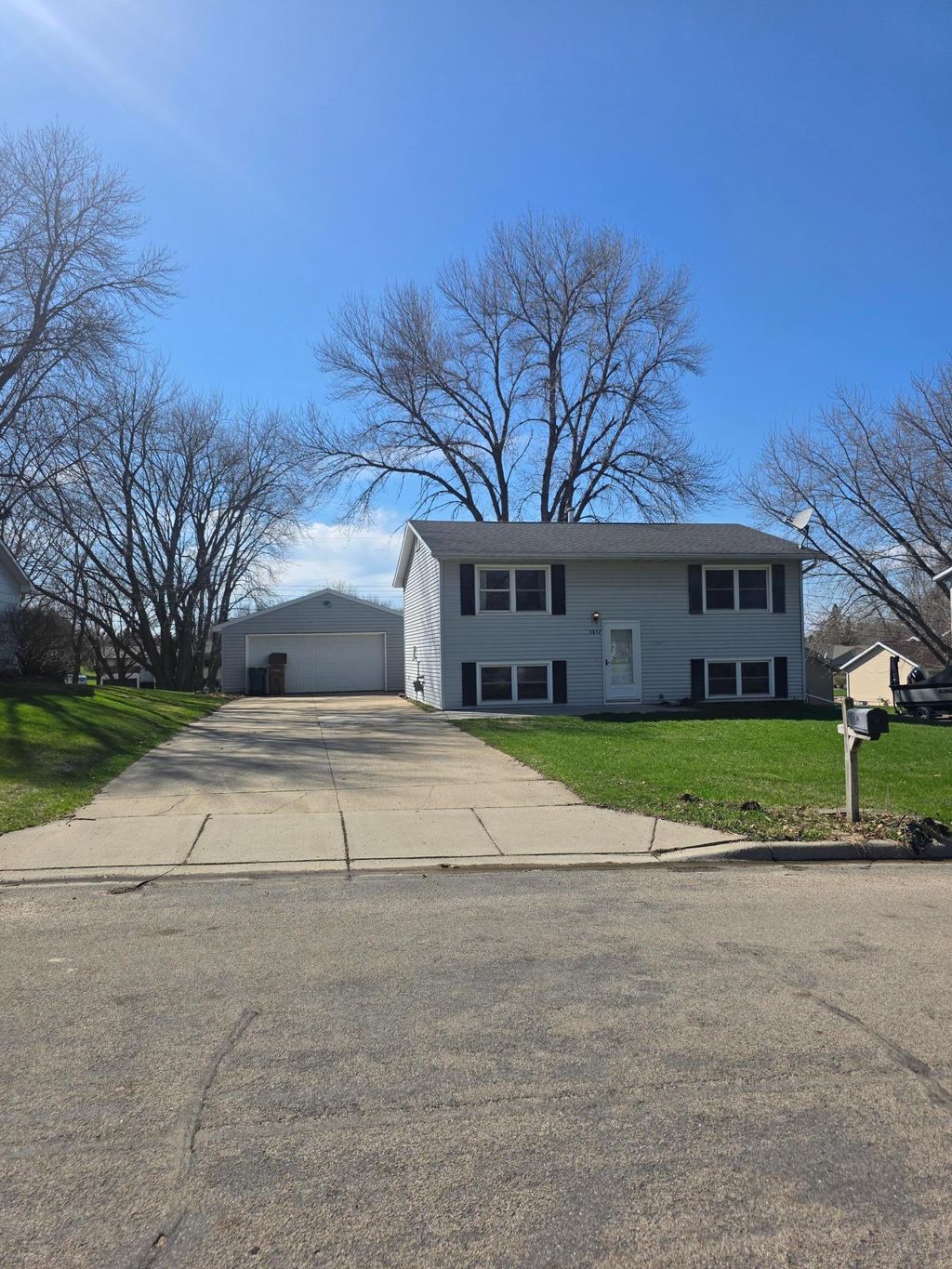 Photo of 1617 Crystal Drive, Albert Lea, MN 56007 (MLS # 7044394)