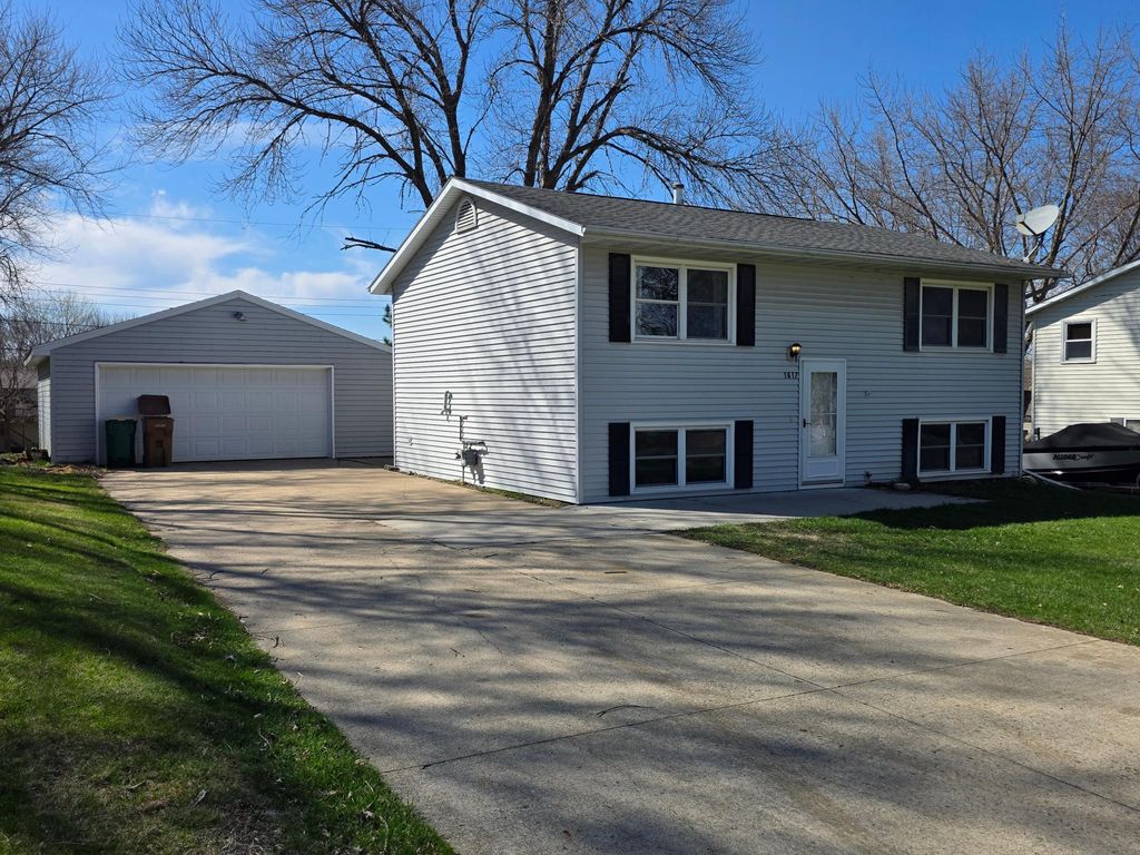 Photo of 1617 Crystal Drive, Albert Lea, MN 56007 (MLS # 7044394)