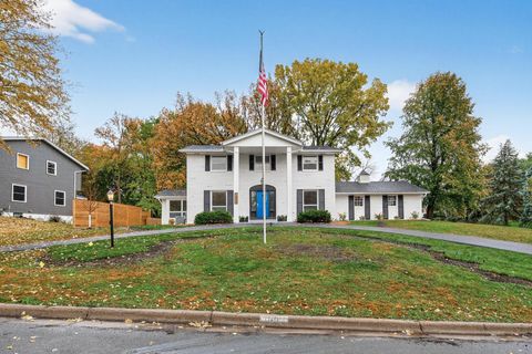 1009 Knob Hill Road Burnsville MN 55337