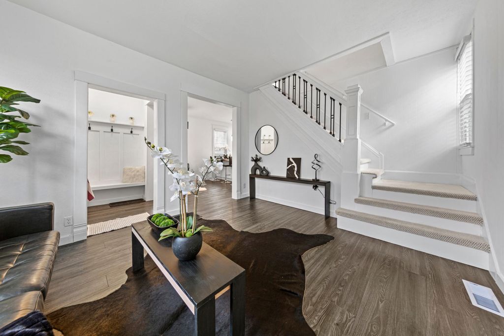 Photo of 407 E Pleasant Street, Mankato, MN 56001 (MLS # 7055744)