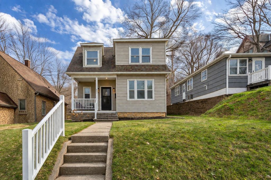 Photo of 407 E Pleasant Street, Mankato, MN 56001 (MLS # 7055744)