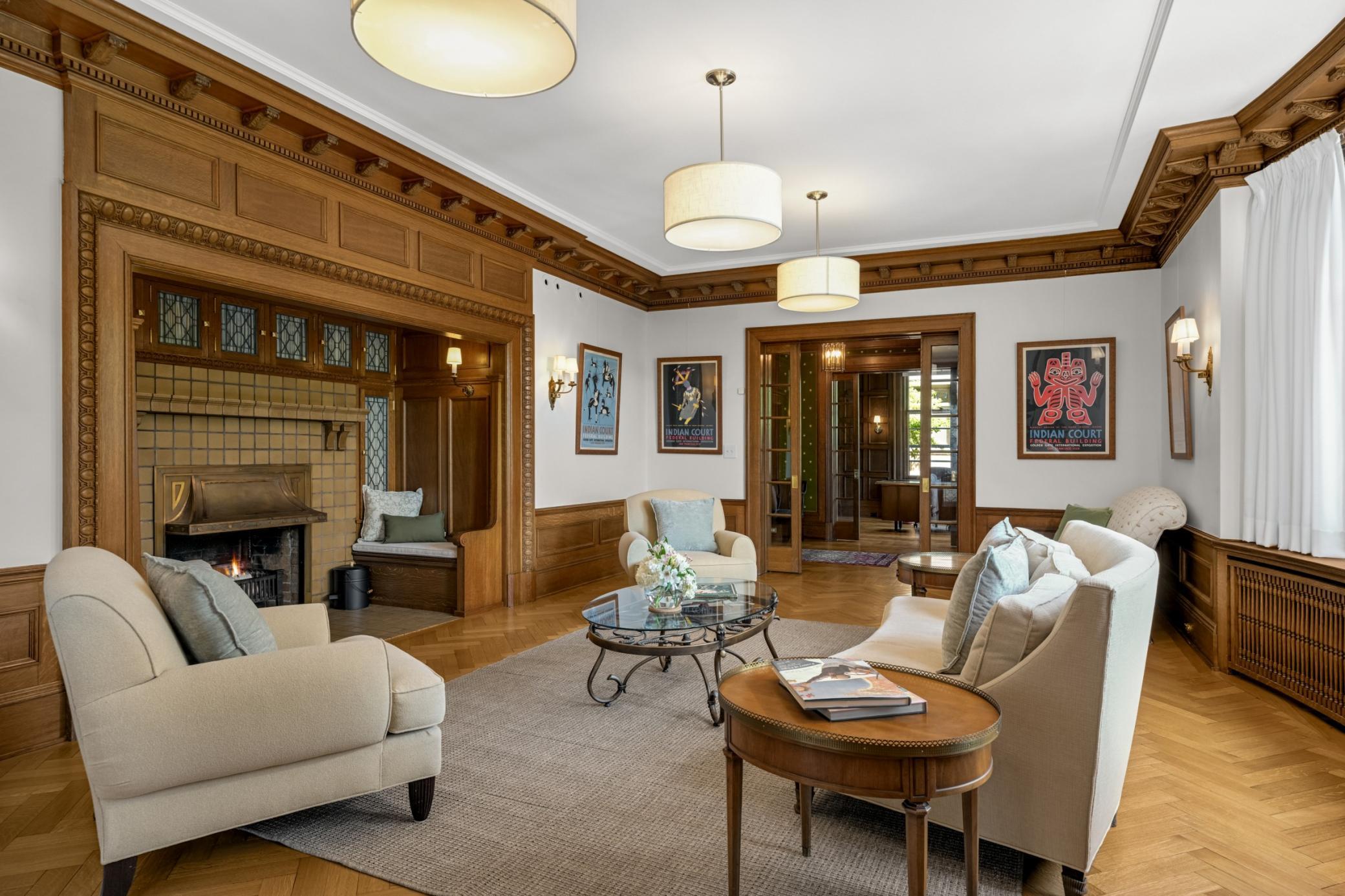 2224 W Lake Of The Isles Parkway