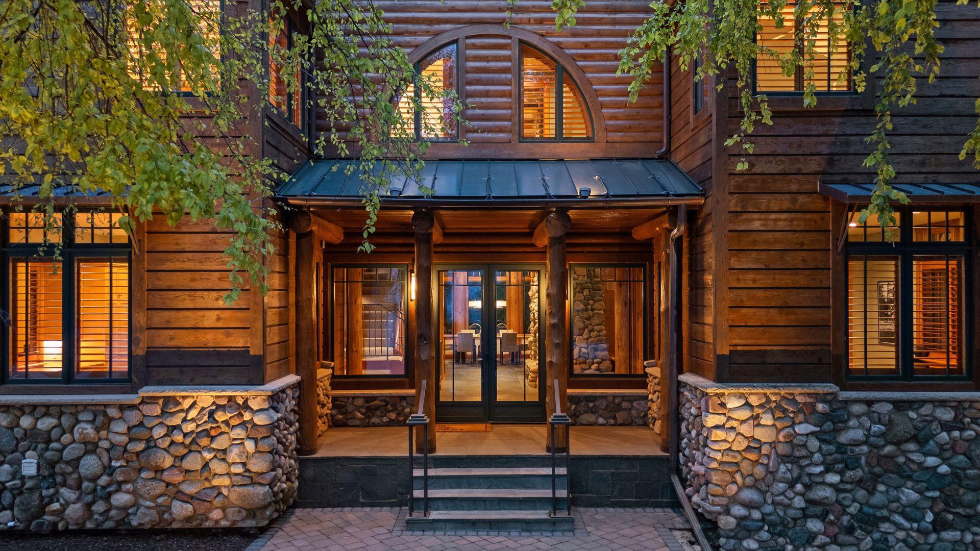 2439 Emerald Trail