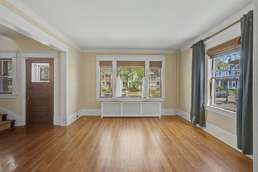 Photo of 826 Ashland Avenue, Saint Paul, MN 55104 (MLS # 7068932)