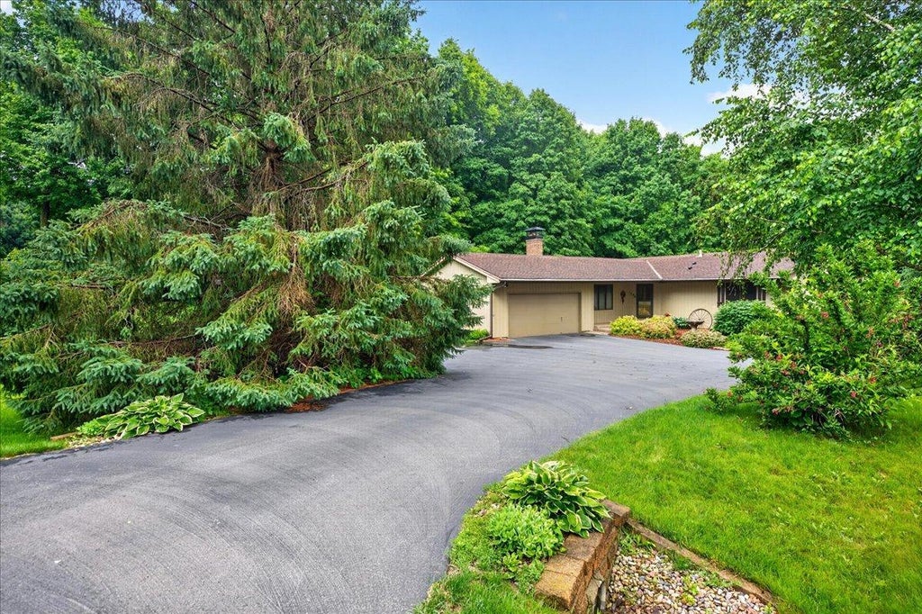 Photo of 1296 Blue Heron Trail, Shakopee, MN 55379 (MLS # 7096783)