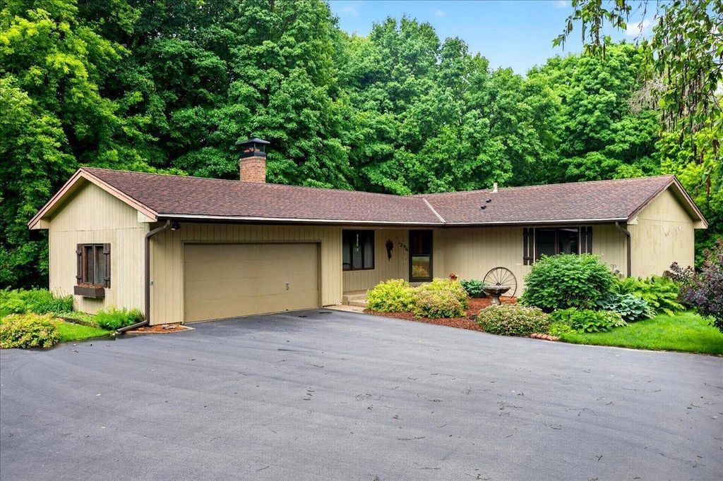 Photo of 1296 Blue Heron Trail, Shakopee, MN 55379 (MLS # 7096783)