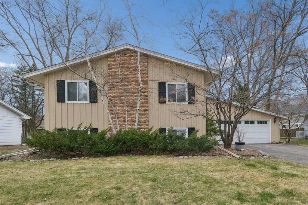 Photo of 5516 Warden Avenue, Edina, MN 55436 (MLS # 7025593)