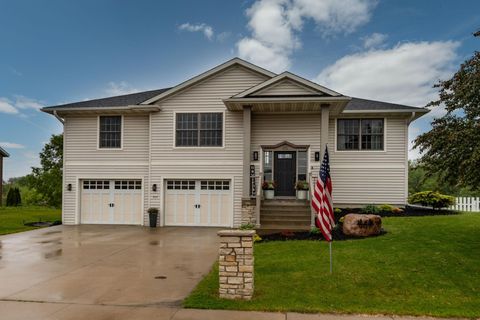 907 Rodeo Drive SE Pine Island MN 55963