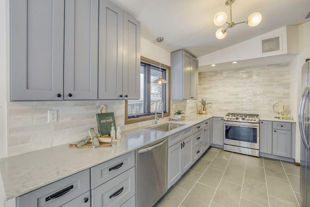 Photo of 1747 Ford Parkway, Saint Paul, MN 55116 (MLS # 7013168)