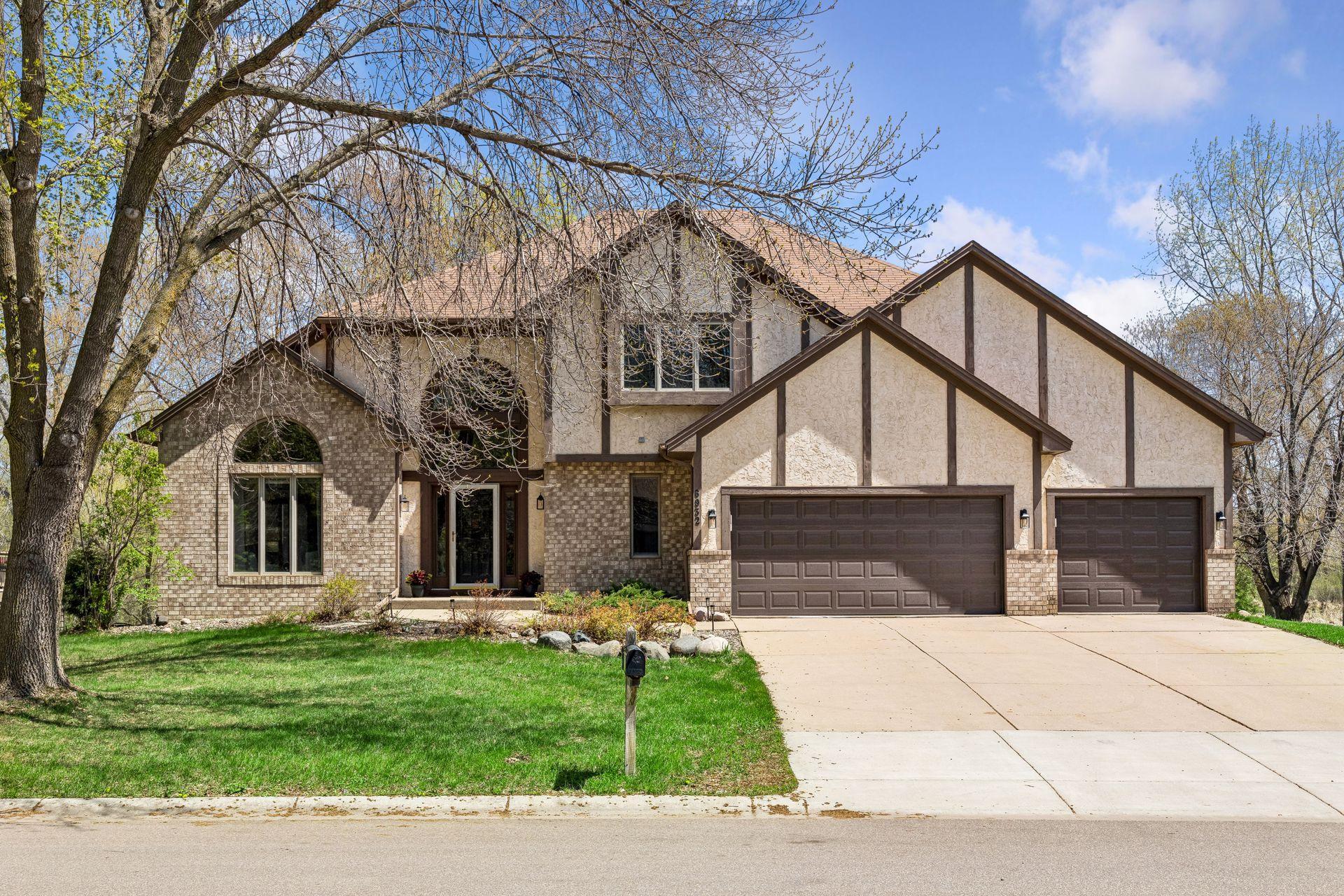 6932 Ximines Lane N