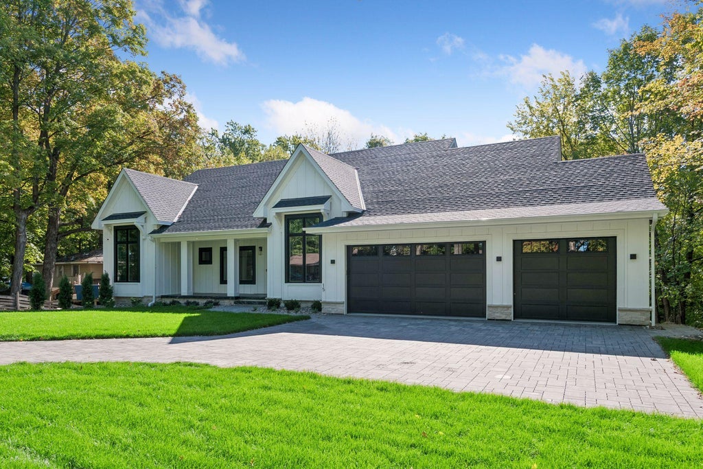 Photo of 15 Maple Hill Drive, Tonka Bay, MN 55331 (MLS # 7144346)