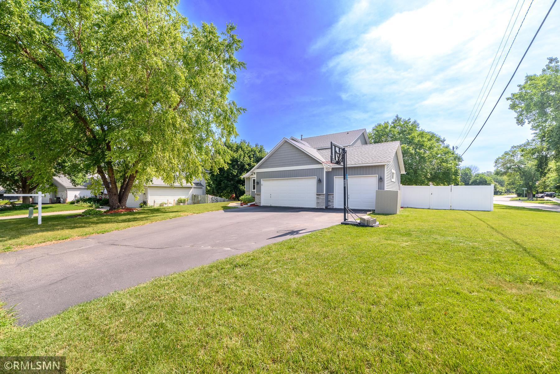 1521 Earle Way
