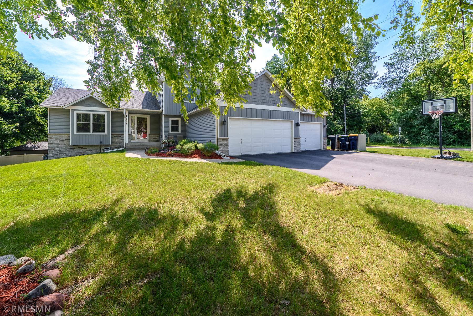 1521 Earle Way
