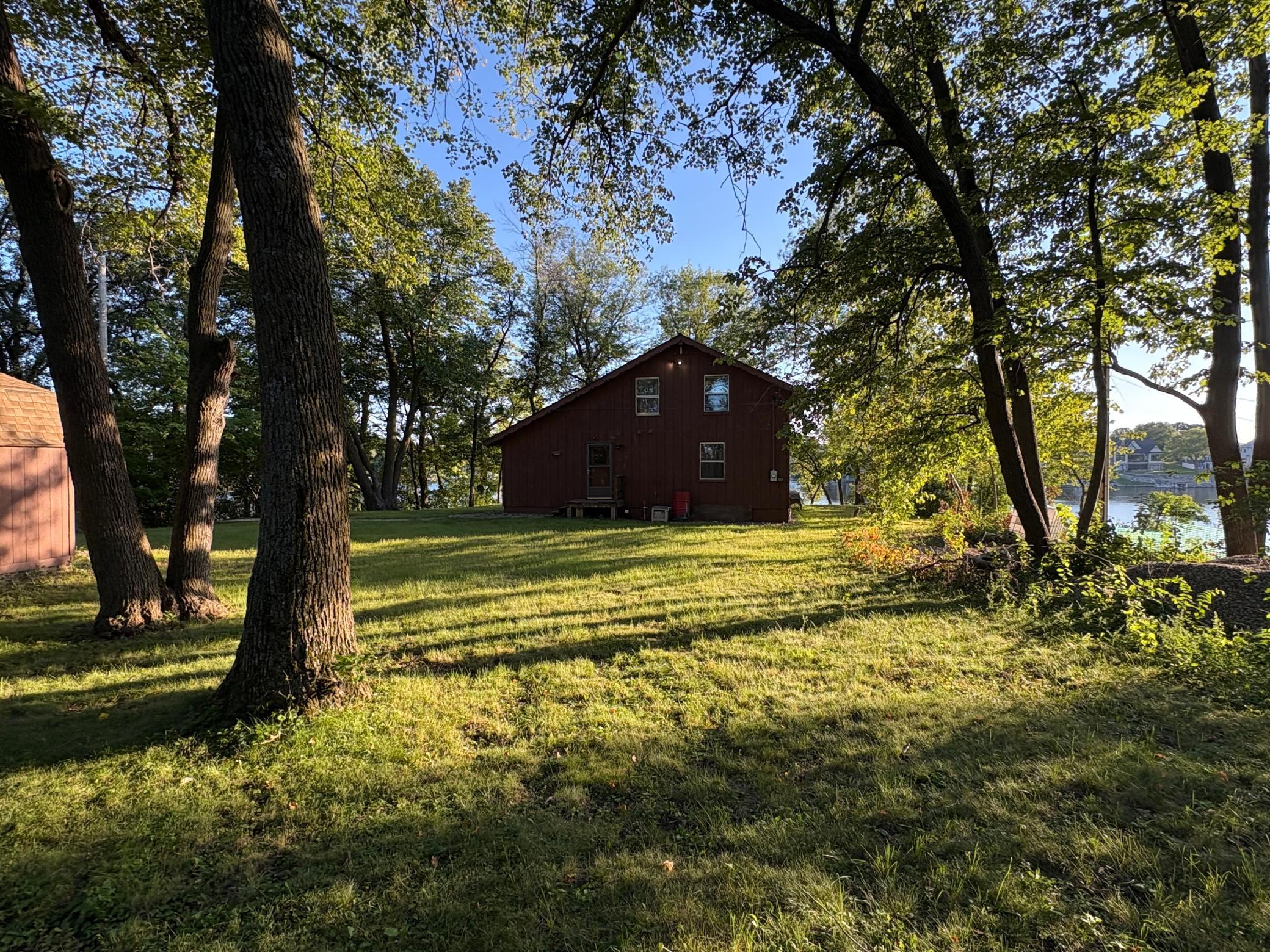 3313 Twin Island Circle NW