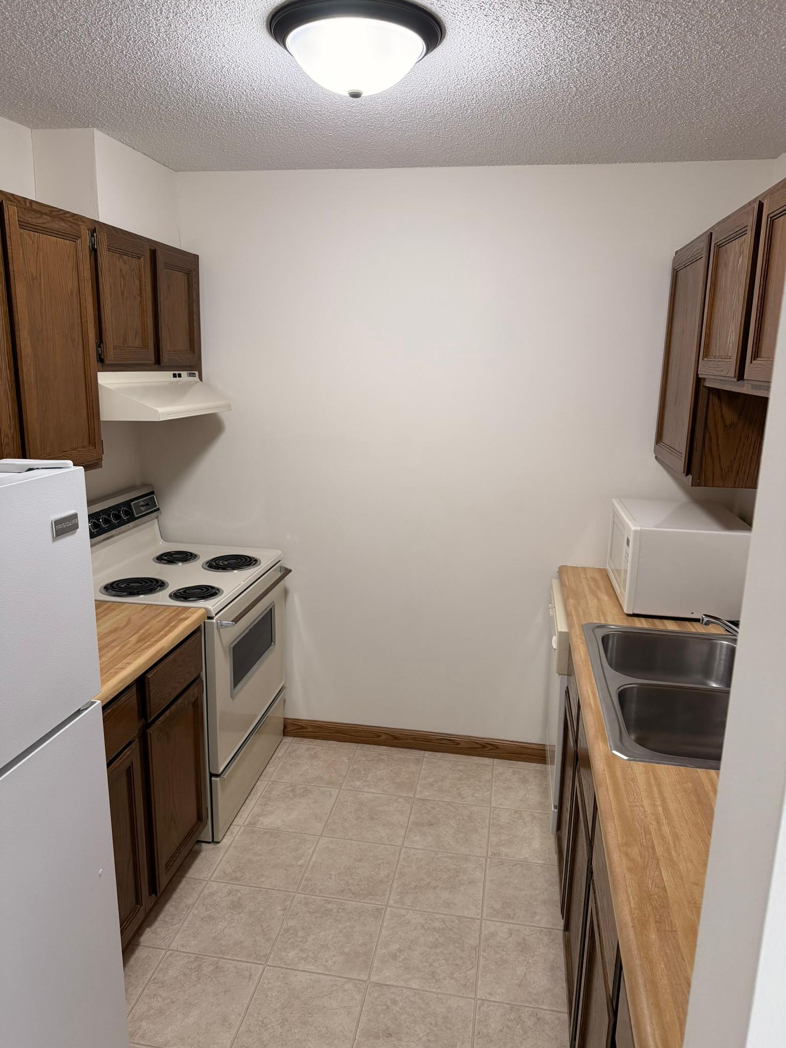 2120 Valleyhigh Drive NW C206