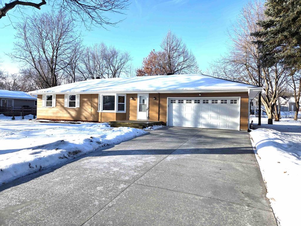 Photo of 11209 Independence Avenue N, Champlin, MN 55316 (MLS # 7007376)