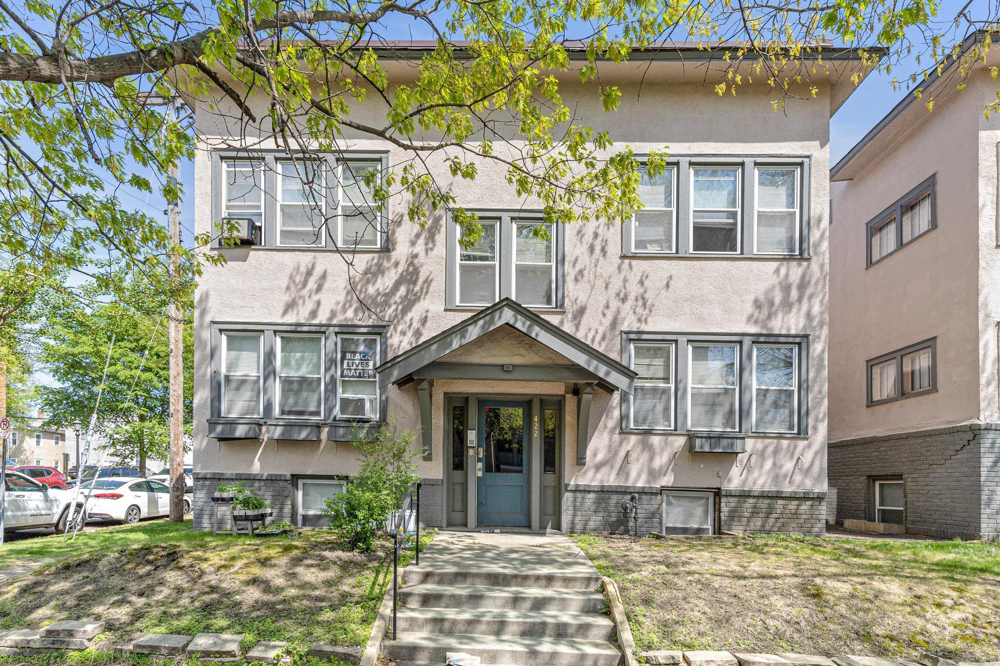 412, 418, 422 Pierce Street N