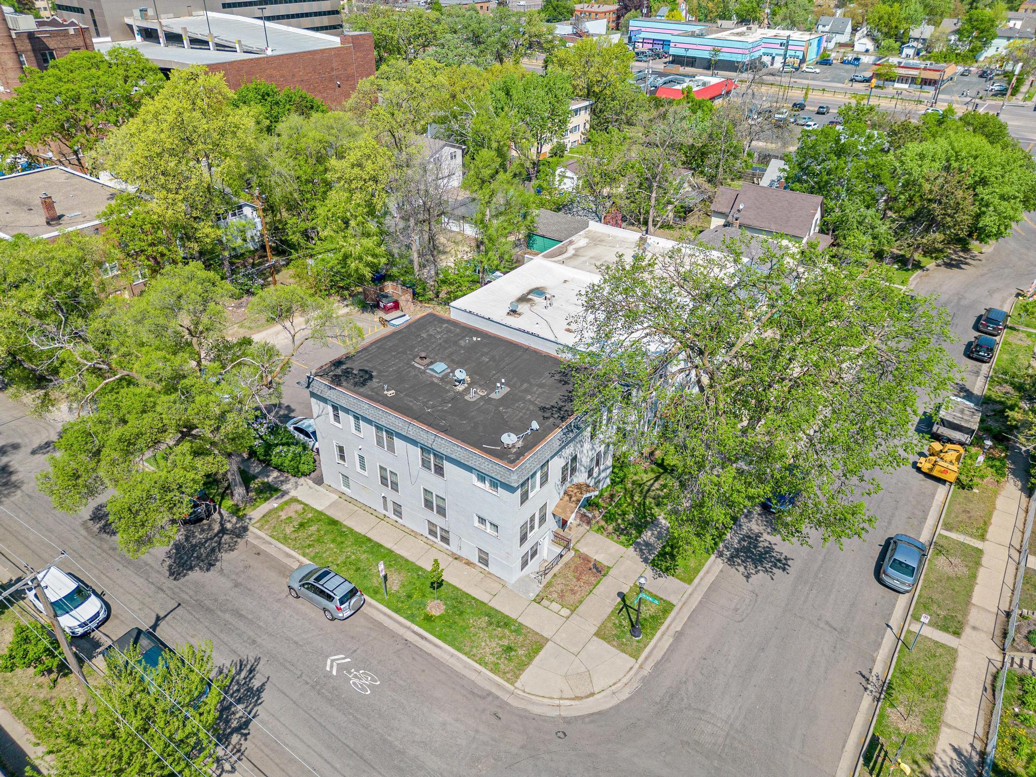 412, 418, 422 Pierce Street N
