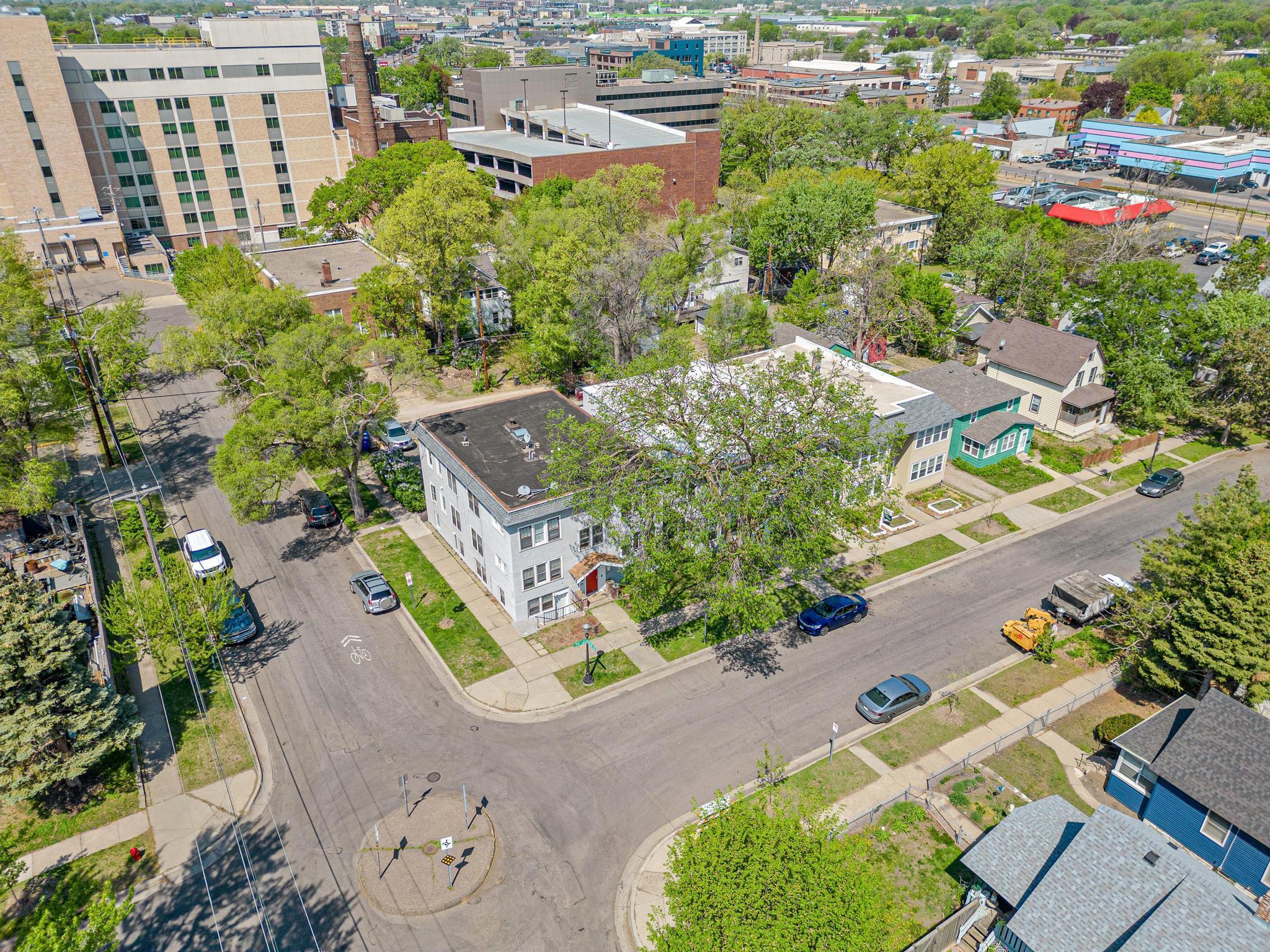 412, 418, 422 Pierce Street N