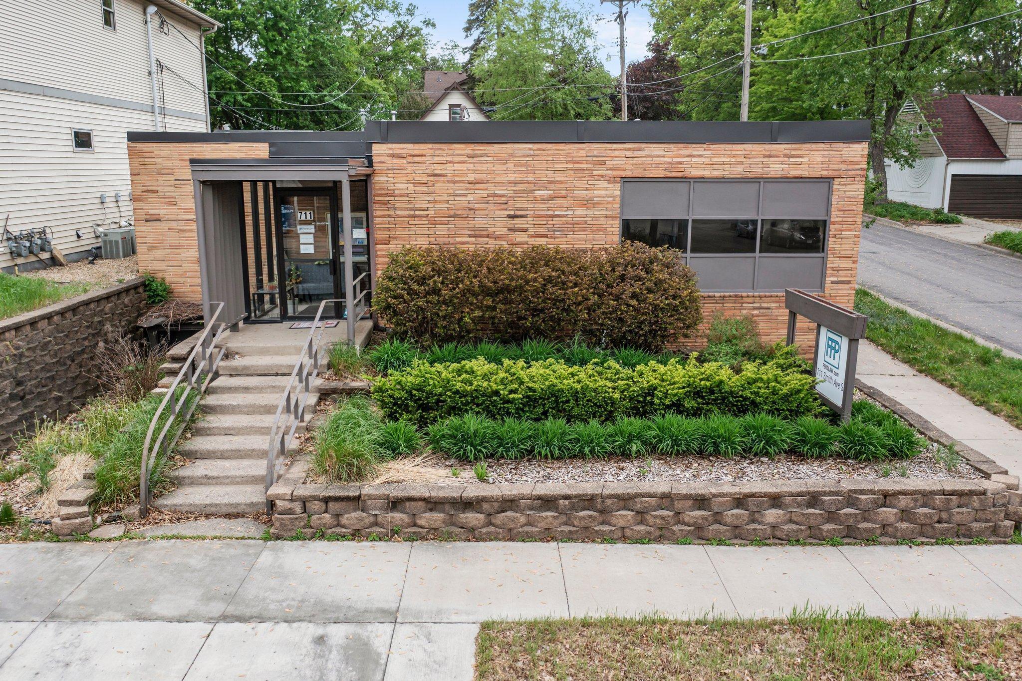 711 Smith Avenue S