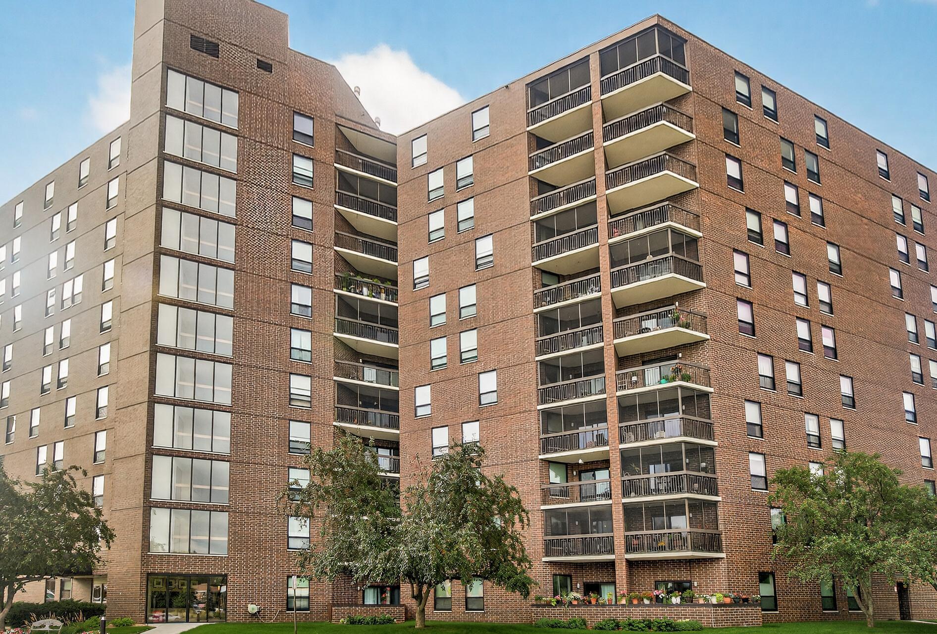 6615 Lake Shore Drive S 302