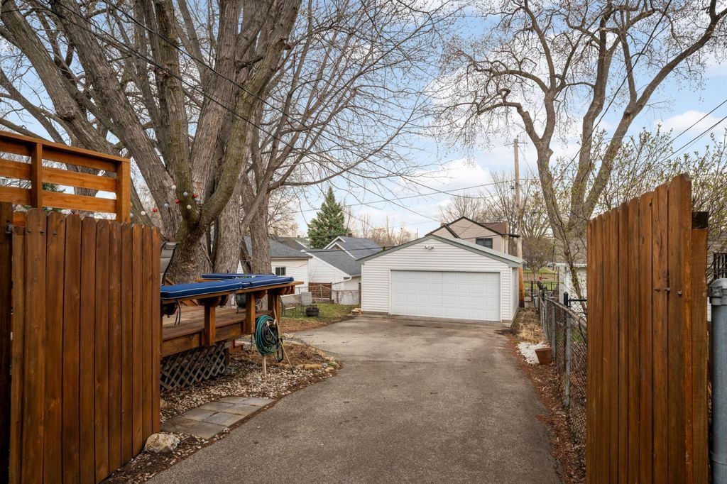 Photo of 296 Hamline Avenue S, Saint Paul, MN 55105 (MLS # 7049019)