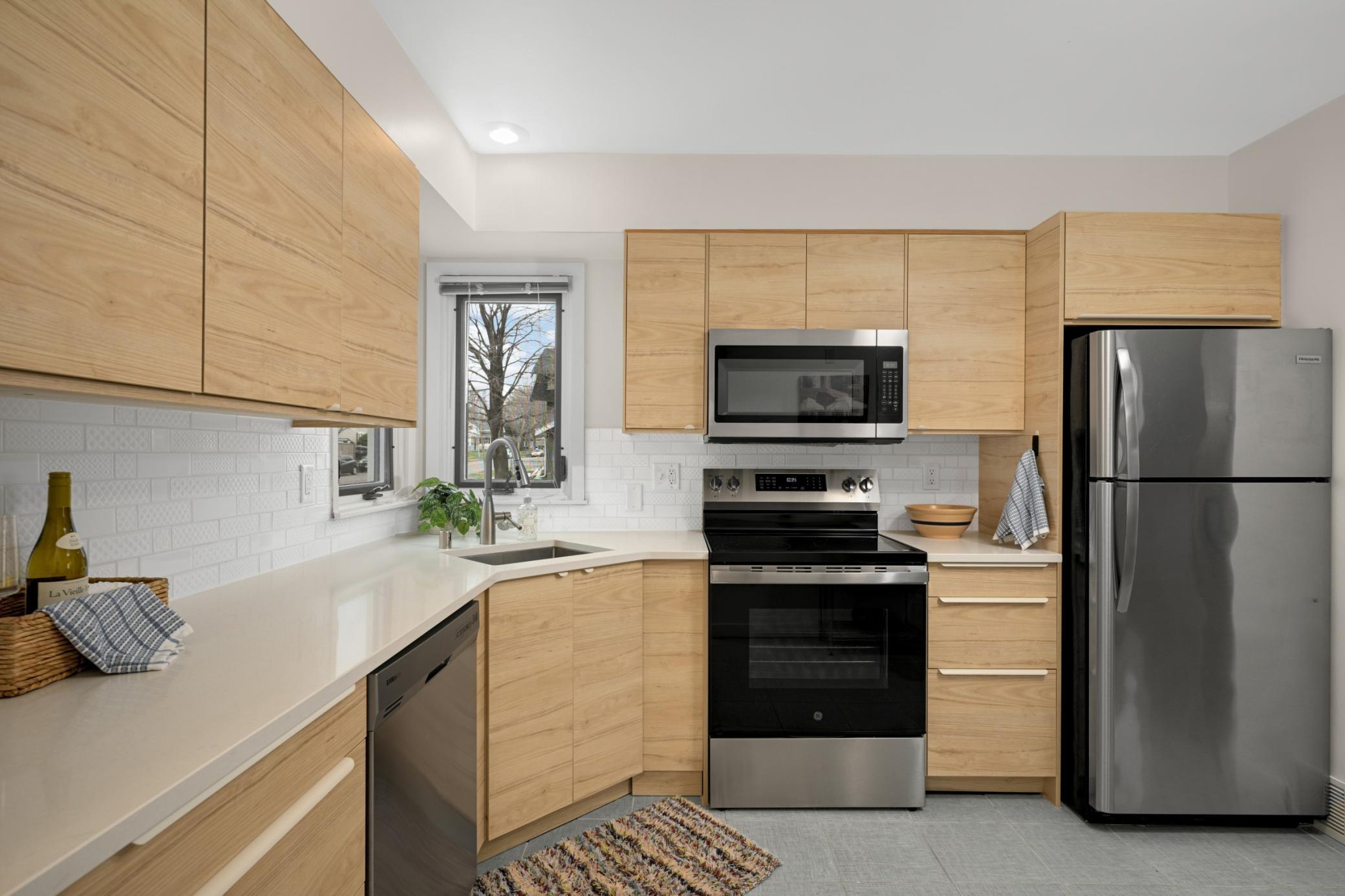 296 Hamline Avenue S