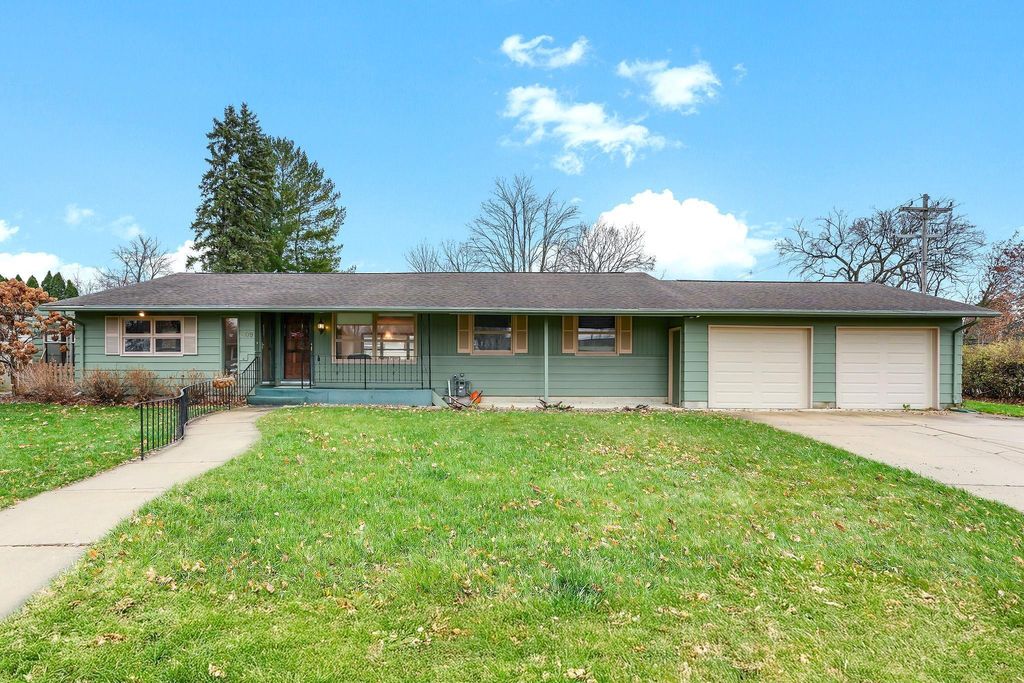 Photo of 209 13th Street NE, Owatonna, MN 55060 (MLS # 6820045)