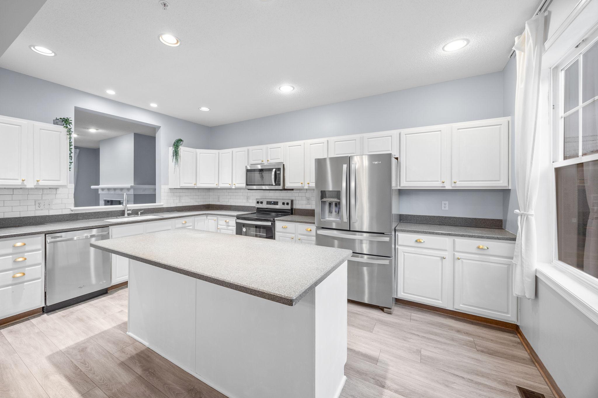 1686 Village Trail E 2