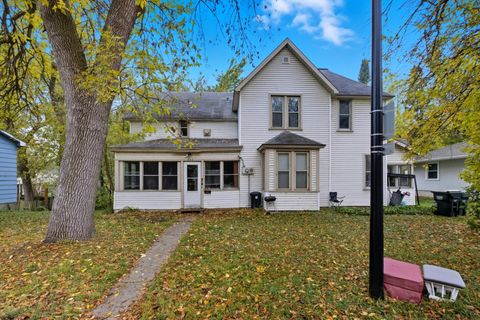 Photo of 524 Bluff Street NE, Hutchinson, MN 55350 (MLS # 6804957)
