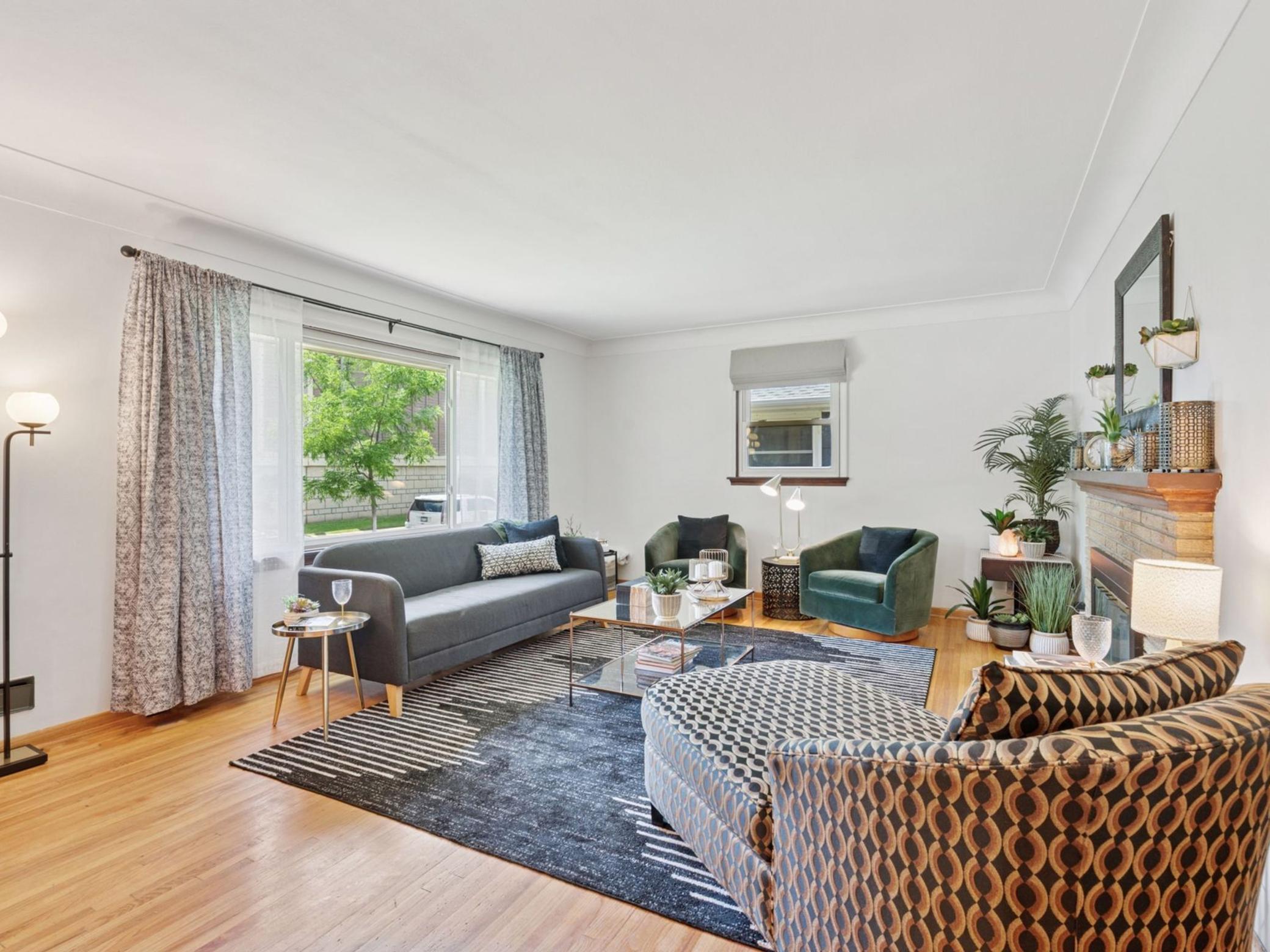 910 W 62nd Street