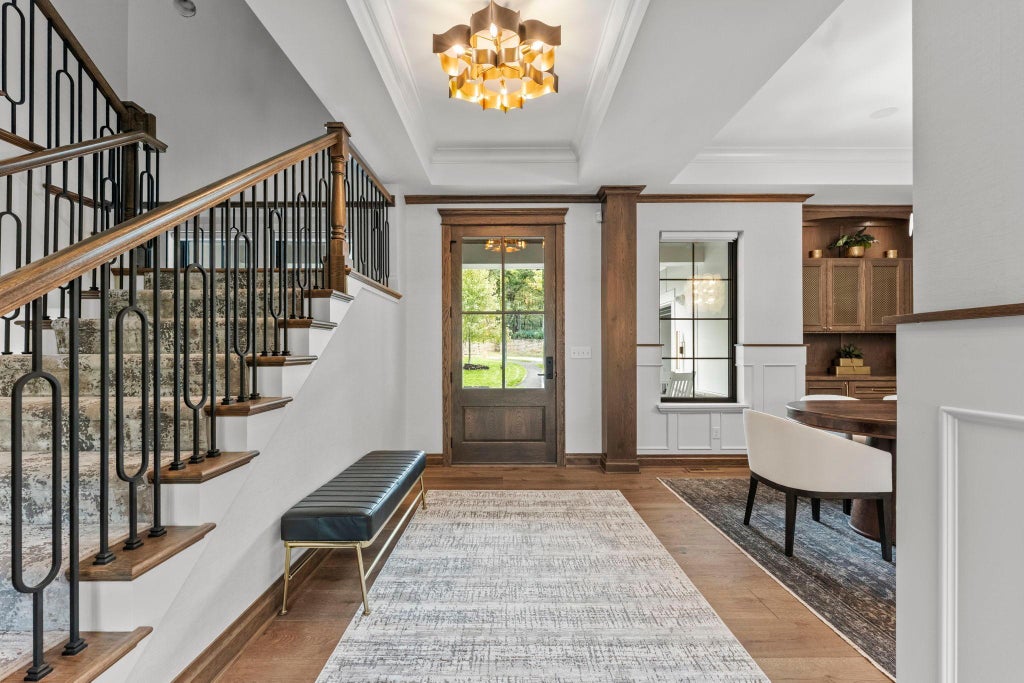 Photo of 1915 Oakland Road, Minnetonka, MN 55305 (MLS # 7162128)