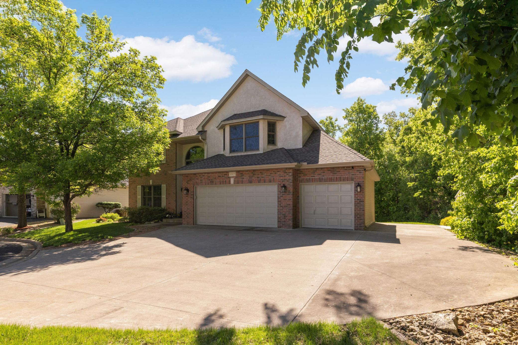 1317 Eagle Bluff Court