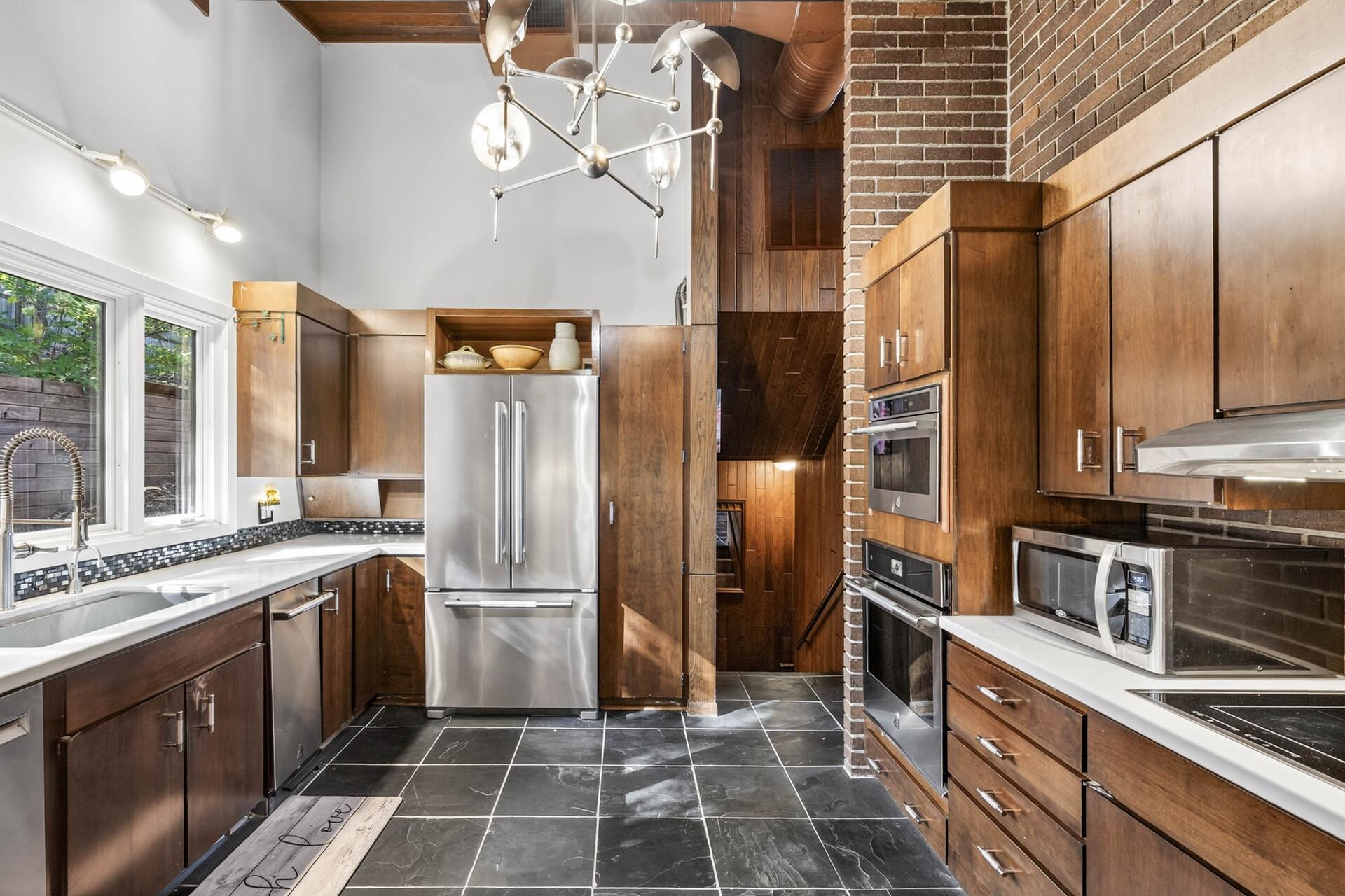 10240 Chicago Circle