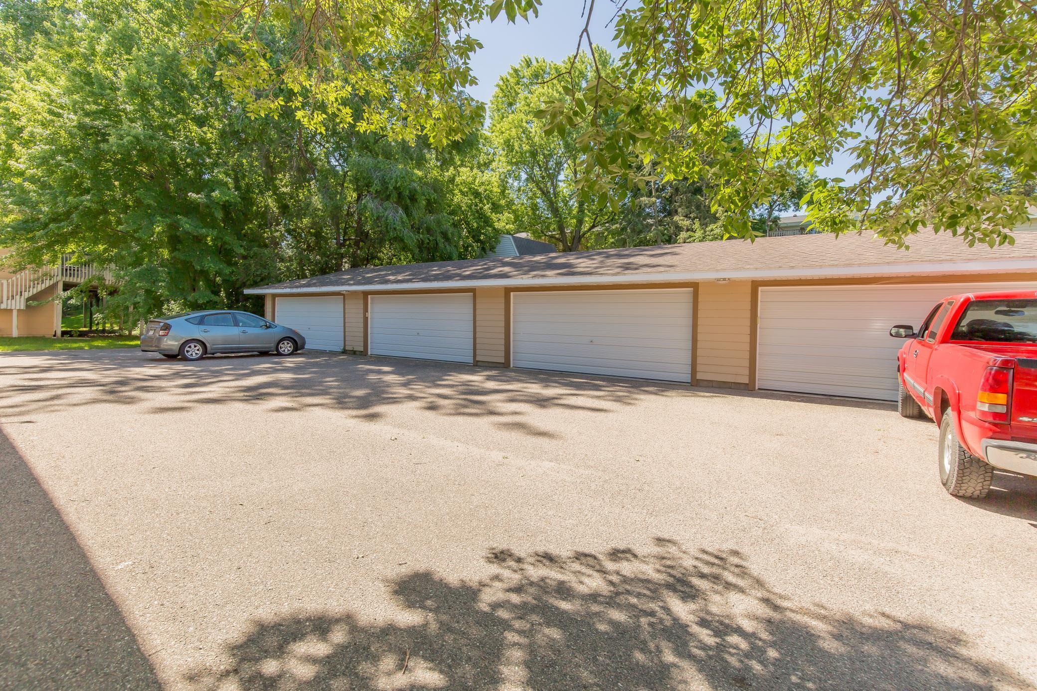 1600 Roundhouse Circle