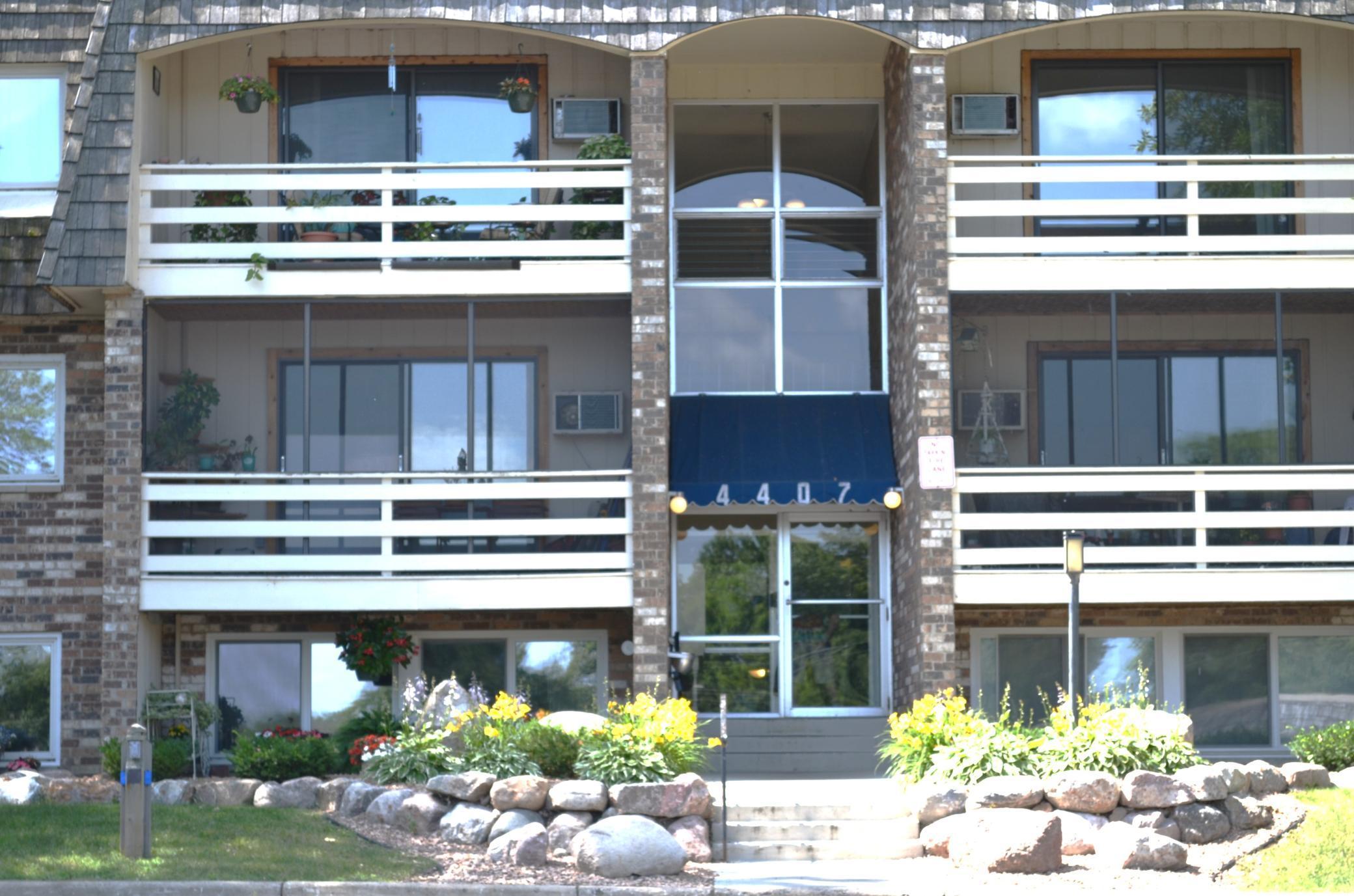 4407 Wilshire Boulevard 304