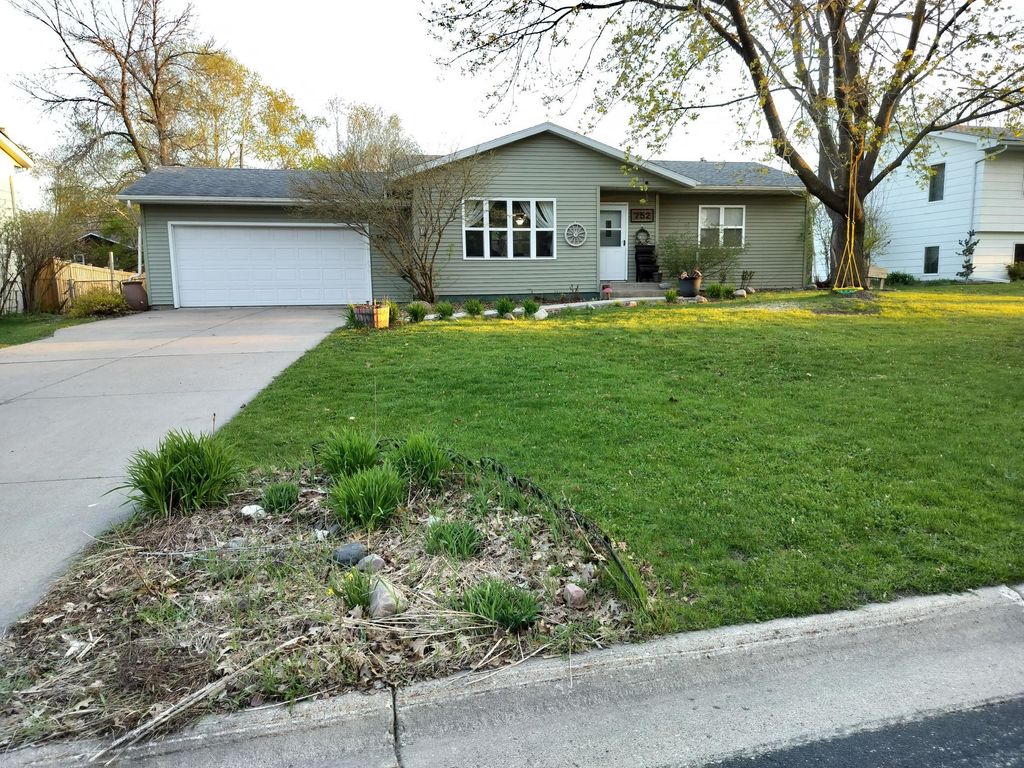Photo of 752 Lathrop Drive, Northfield, MN 55057 (MLS # 7064951)