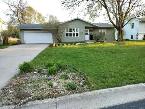 Photo of 752 Lathrop Drive, Northfield, MN 55057 (MLS # 7064951)